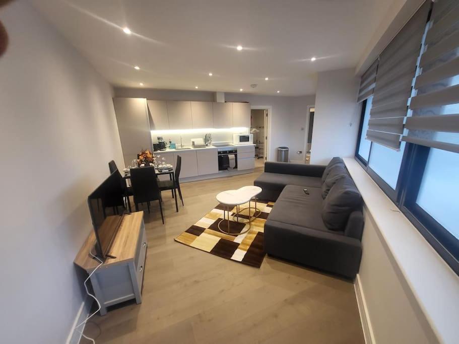 Entire Reigate Apartment Hosted By Pius Exterior photo