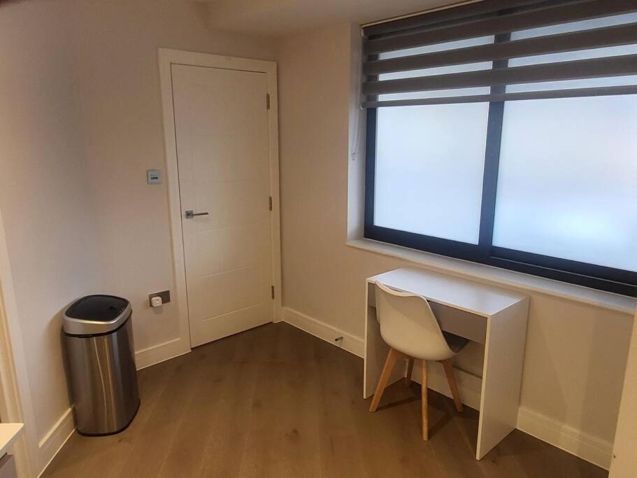 Entire Reigate Apartment Hosted By Pius Exterior photo