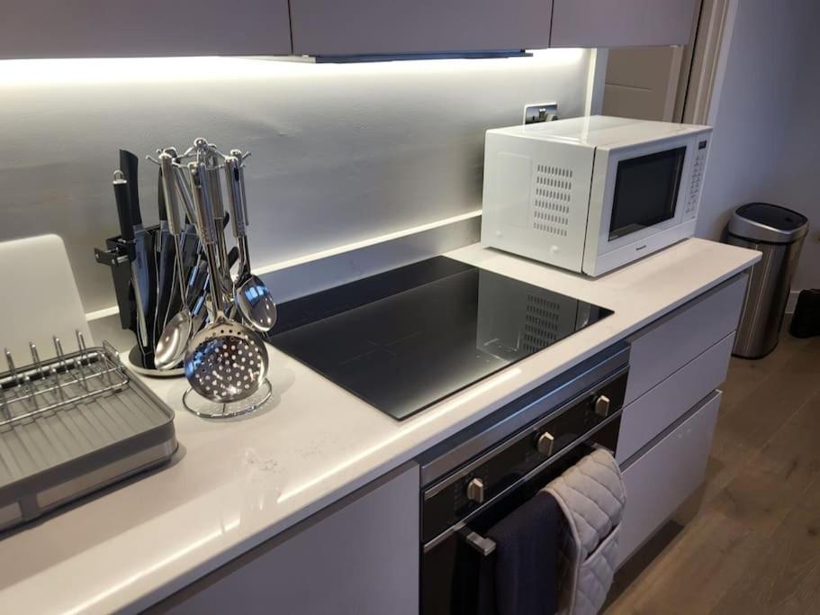 Entire Reigate Apartment Hosted By Pius Exterior photo