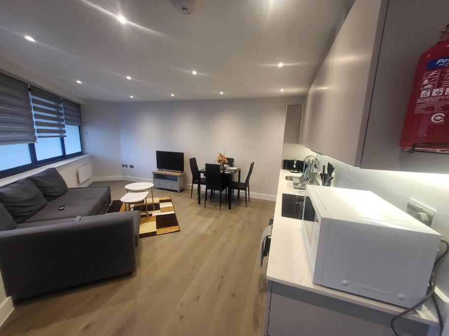 Entire Reigate Apartment Hosted By Pius Exterior photo