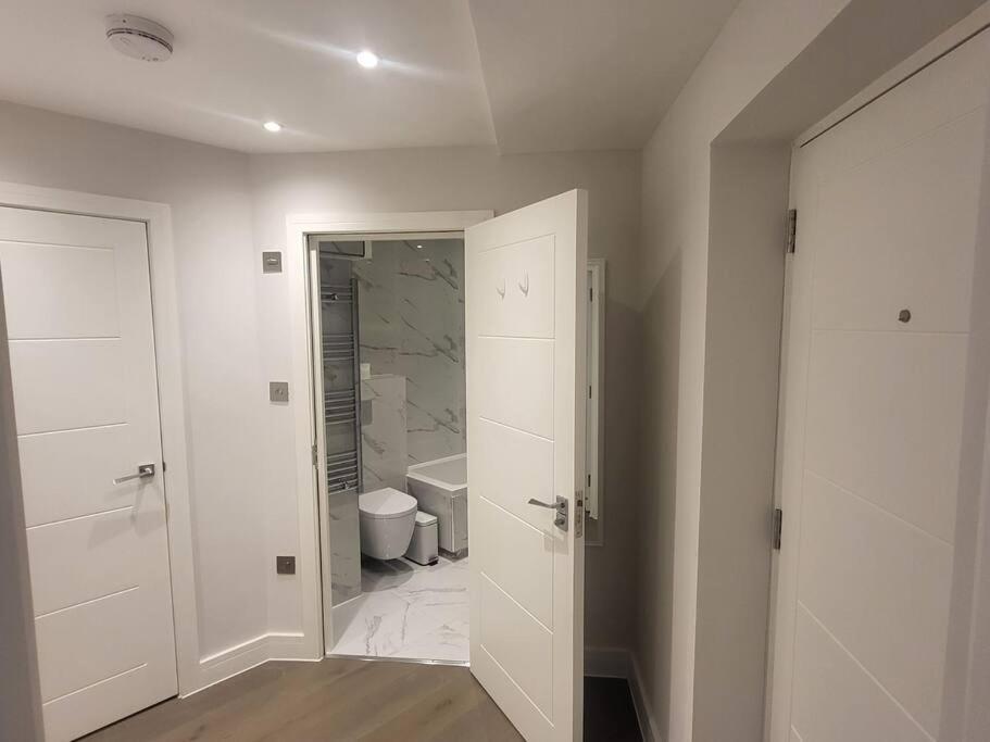 Entire Reigate Apartment Hosted By Pius Exterior photo