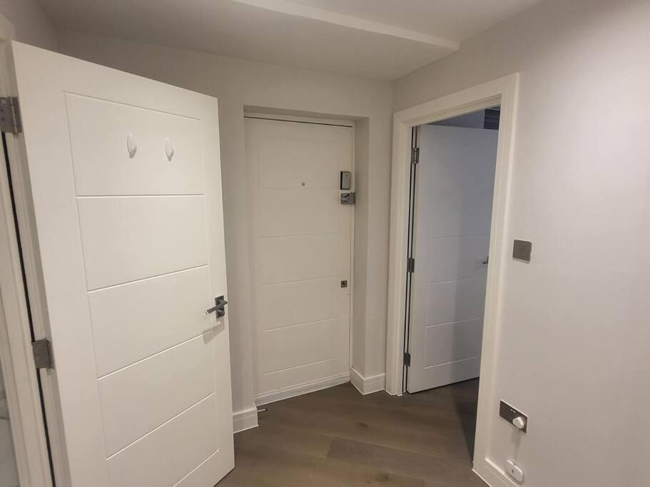 Entire Reigate Apartment Hosted By Pius Exterior photo