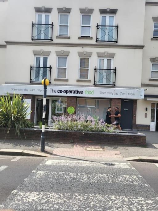Entire Reigate Apartment Hosted By Pius Exterior photo